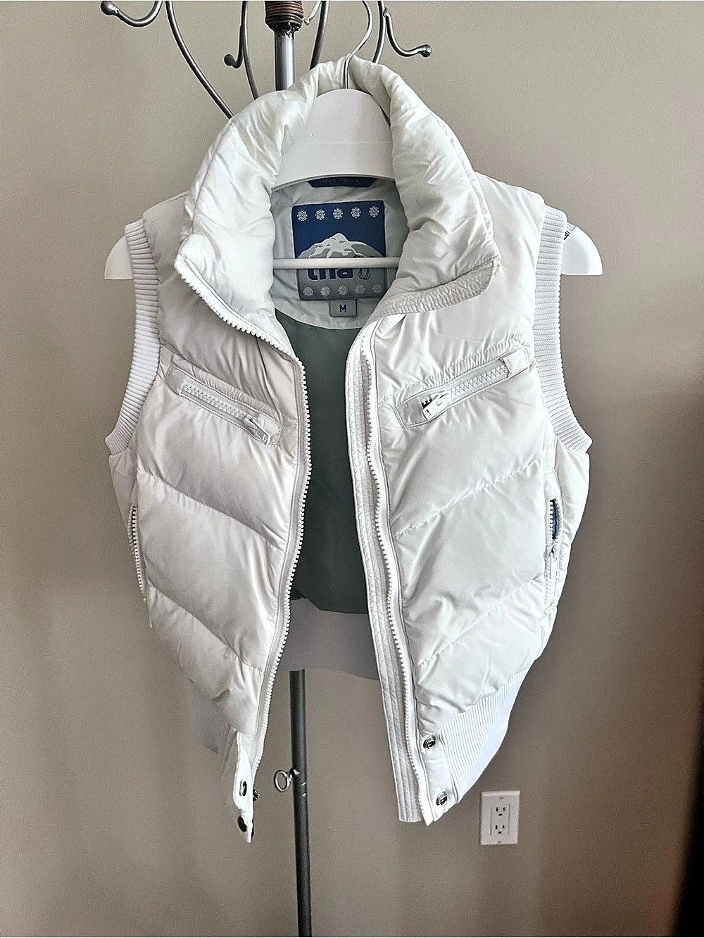 TNA Puffer Vest in White Size Medium Like New